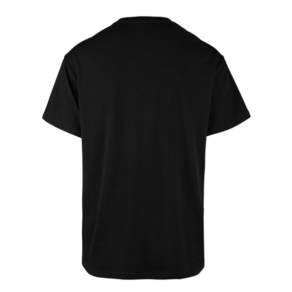 The model is wearing this MLB New York Yankees Imprint Echo ’47 T-Shirt in black. 2