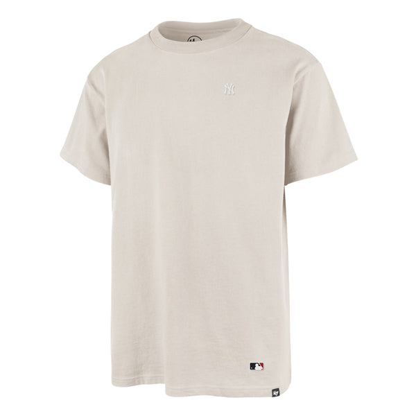 The model is wearing this MLB New York Yankees Base Runner Echo ’47 T-Shirt in natural. 1
