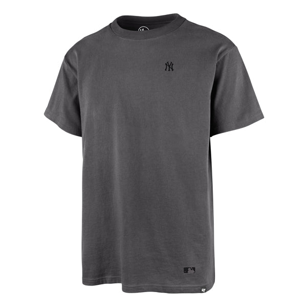The model is wearing this MLB New York Yankees Base Runner ’47 Echo T-Shirt in black. 1