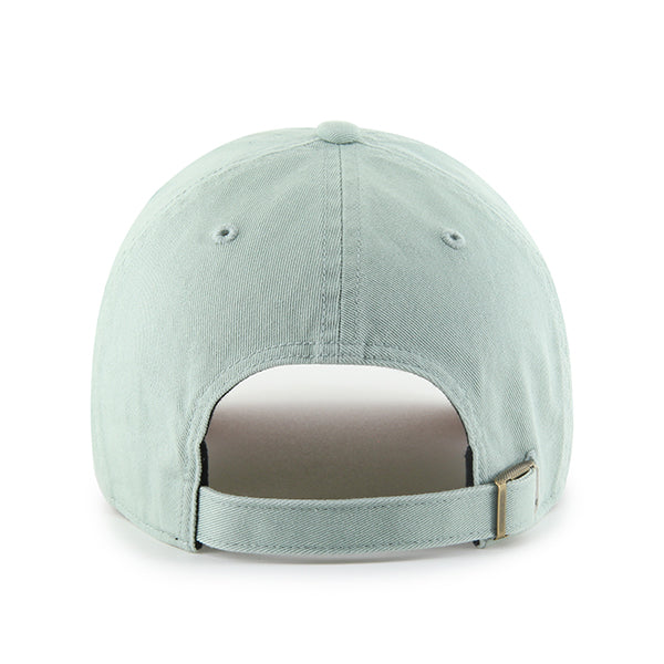 Pictured is this MLB New York Yankees Ballpark ’47 CLEAN UP cap in green. 2