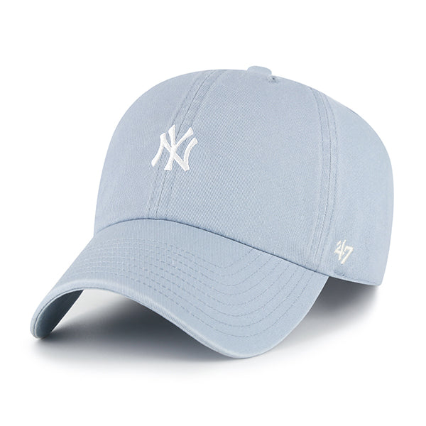 Pictured is this MLB New York Yankees Base Runner ’47 CLEAN UP cap in light blue. 1