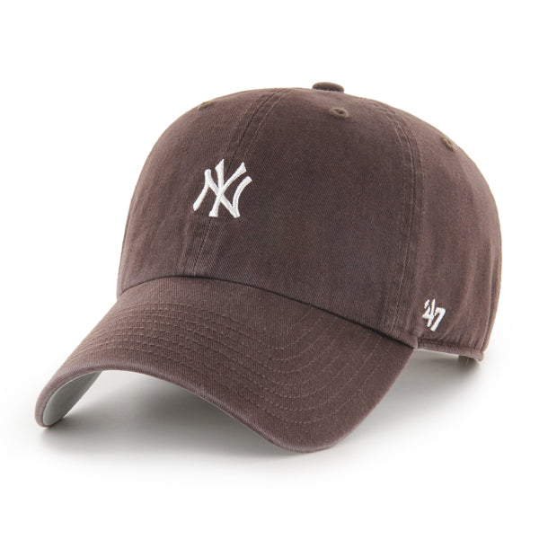 Pictured is this MLB New York Yankees Base Runner '47 CLEAN UP cap in brown. 1