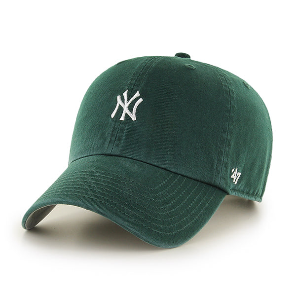 Pictured is this MLB New York Yankees Base Runner ’47 CLEAN UP cap in green. 1