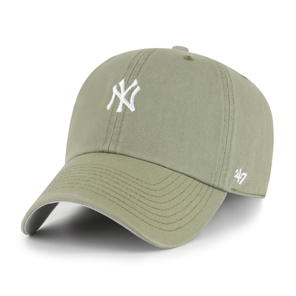 Pictured is this MLB New York Yankees Base Runner ’47 CLEAN UP cap in dark green. 1