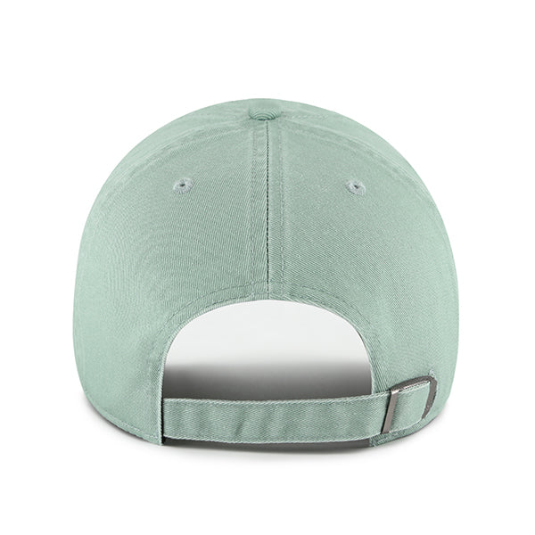 Pictured is this MLB New York Yankees Base Runner ’47 CLEAN UP cap in green. 3