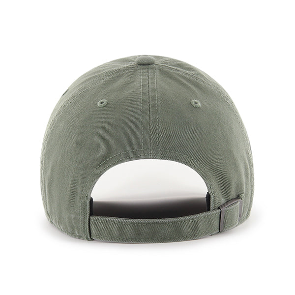 Pictured is this MLB New York Yankees Base Runner ’47 CLEAN UP cap in kelly green. 2