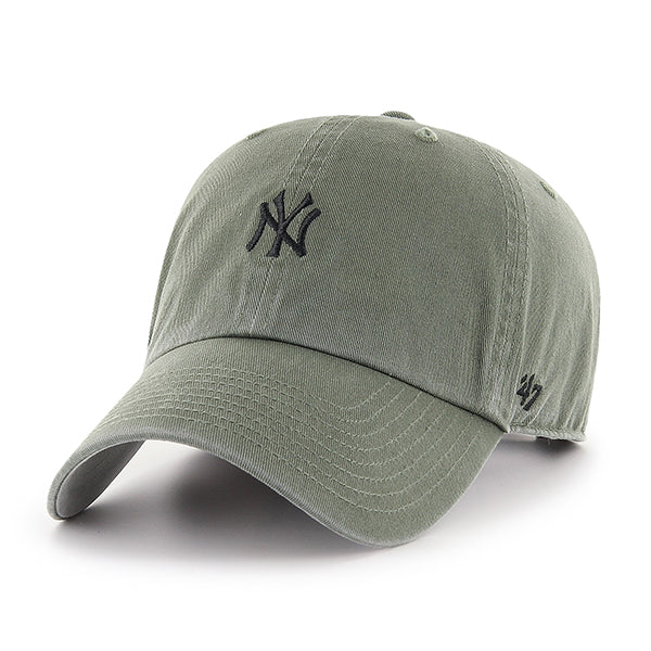 Pictured is this MLB New York Yankees Base Runner ’47 CLEAN UP cap in kelly green. 1