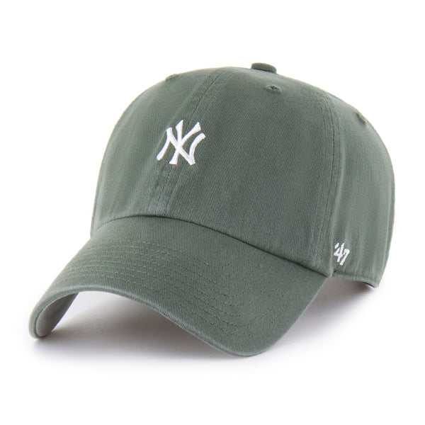 Pictured is this MLB New York Yankees Base Runner ’47 CLEAN UP cap in dark green. 1