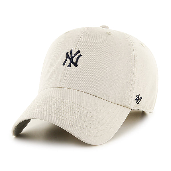 Pictured is this MLB New York Yankees Mini Logo Base Runner '47 CLEAN UP cap in natural. 1