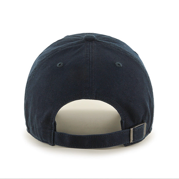 Pictured is this MLB New York Yankees Mini Logo Base Runner '47 CLEAN UP cap in navy. 2