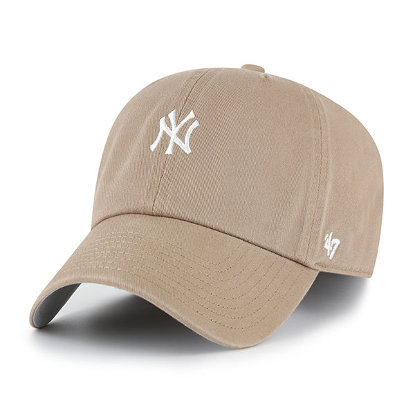 Pictured is this MLB New York Yankees Base Runner ’47 CLEAN UP cap in brown. 1