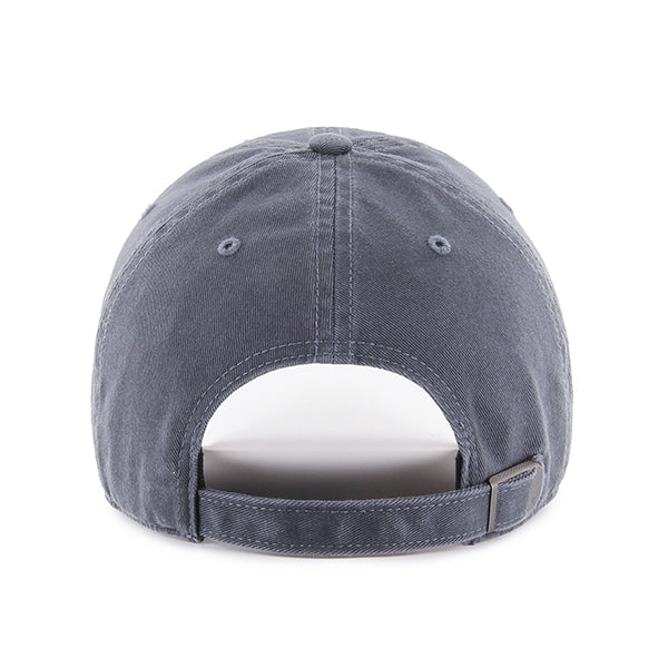 Pictured is this MLB New York Yankees Mini Logo Base Runner ’47 CLEAN UP cap in vintage navy. 2