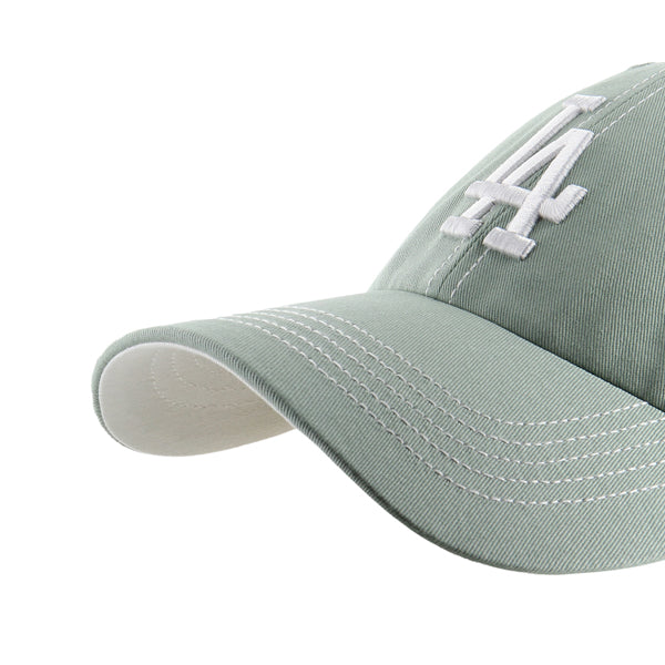 Pictured is this MLB Los Angeles Dodgers Contrast Stitch ’47 CLEAN UP cap in green. 3