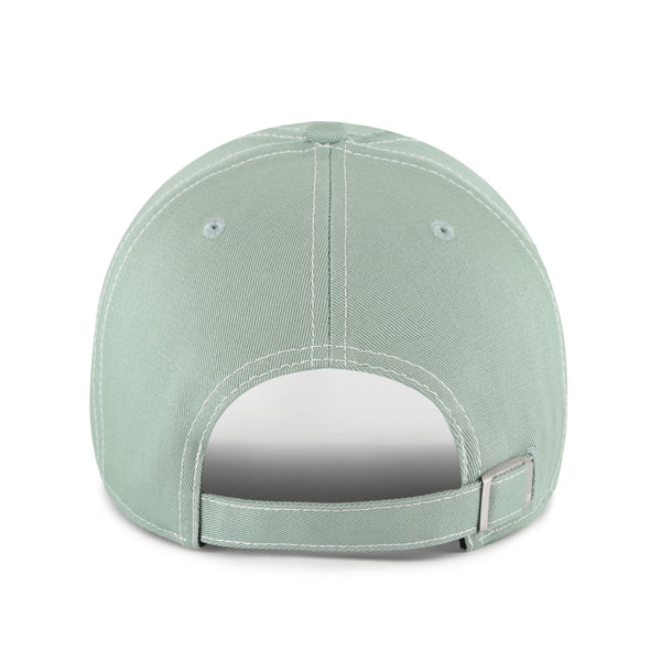 Pictured is this MLB New York Yankees Contrast Stitch ’47 CLEAN UP cap in green. 2