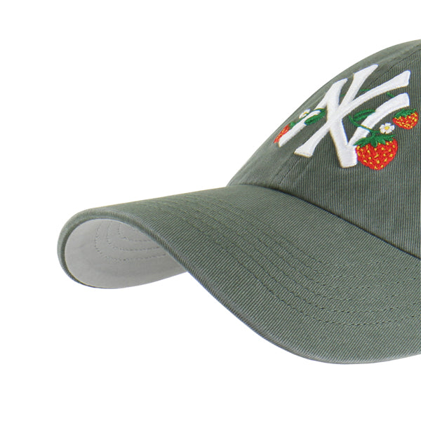 Pictured is this MLB New York Yankees Icon '47 CLEAN UP cap in green. 3