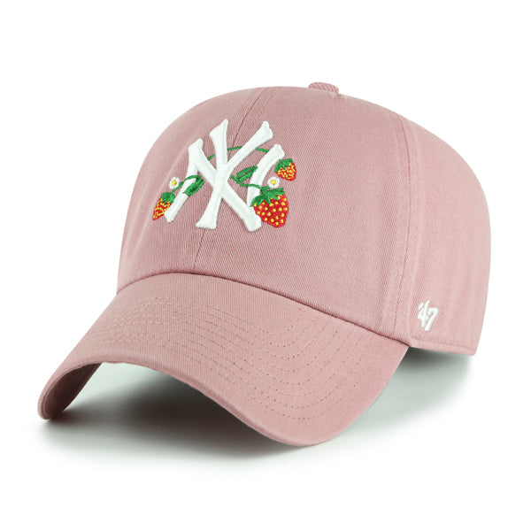Pictured is this MLB New York Yankees Icon ’47 CLEAN UP cap in pink. 1