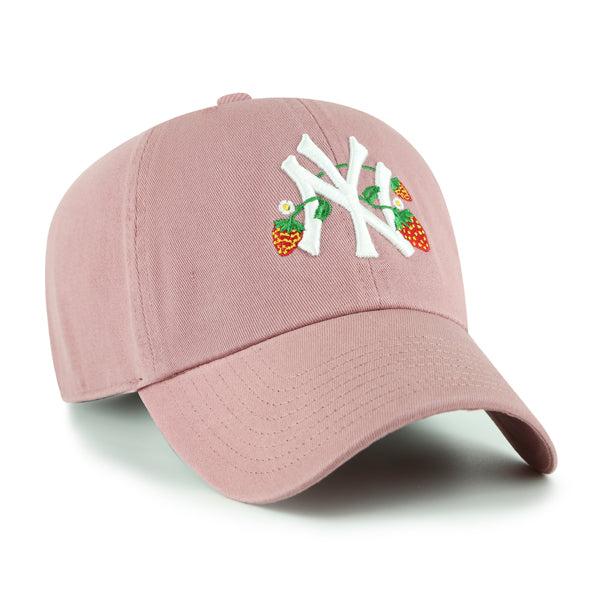 Pictured is this MLB New York Yankees Icon ’47 CLEAN UP cap in pink. 3