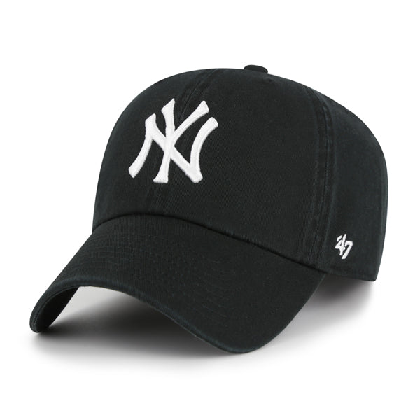 Pictured is this MLB New York Yankees Kids ’47 CLEAN UP cap in black. 1