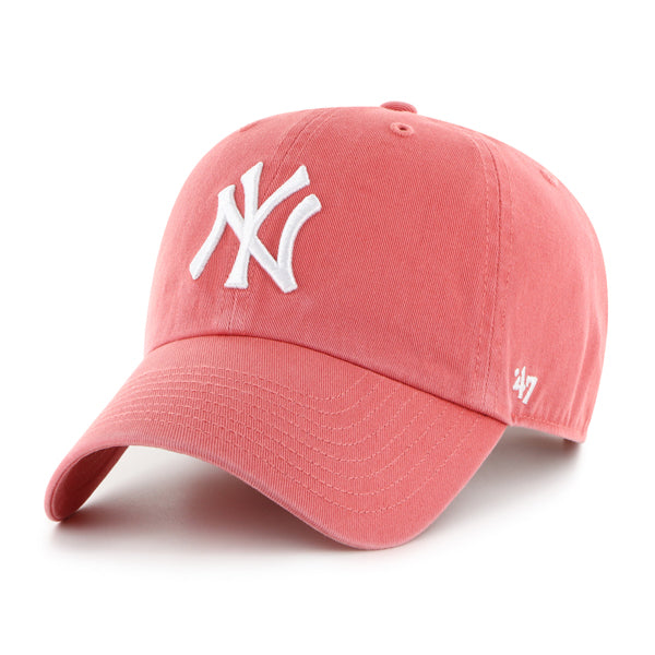 Pictured is this MLB New York Yankees ’47 CLEAN UP cap in red. 1