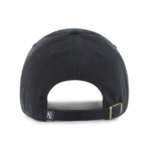 Pictured is this MLB New York Yankees ’47 CLEAN UP cap in black. 2