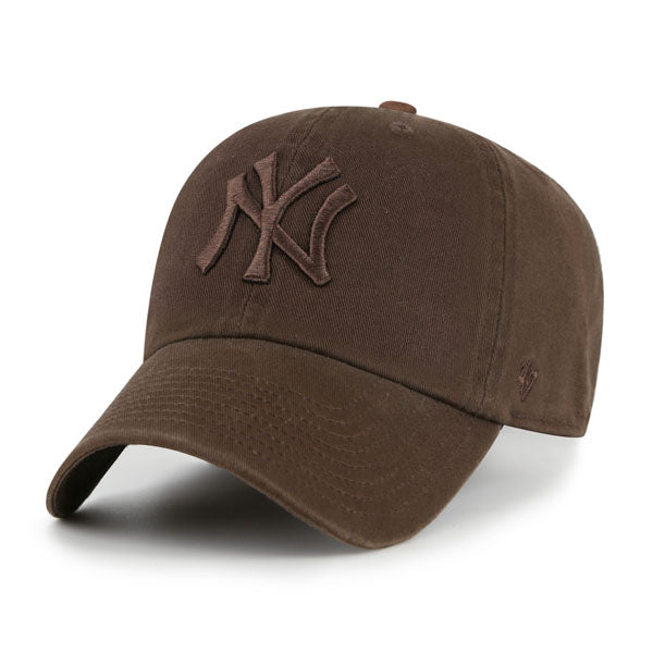 Pictured is this MLB New York Yankees ’47 CLEAN UP cap in Dark grey. 1