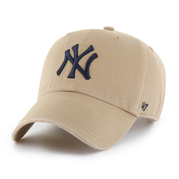 Pictured is this MLB New York Yankees ’47 CLEAN UP cap in medium beige. 1