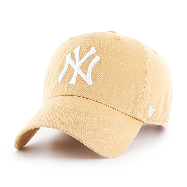 Pictured is this MLB New York Yankees ’47 CLEAN UP cap in light tan. 1