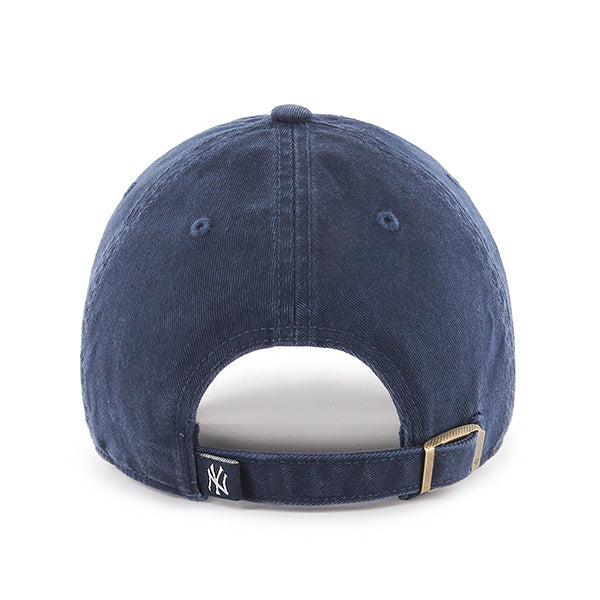 Pictured is this MLB New York Yankees Kids ’47 CLEAN UP cap in navy. 2