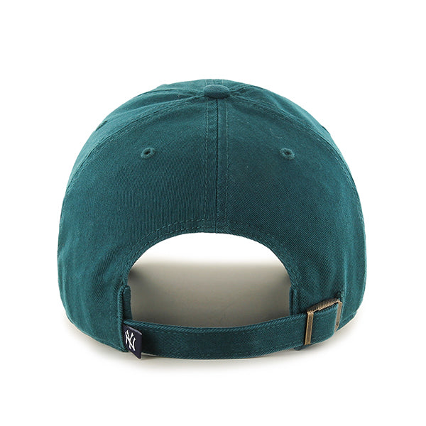 Pictured is this MLB New York Yankees ’47 CLEAN UP cap in pacific green. 2