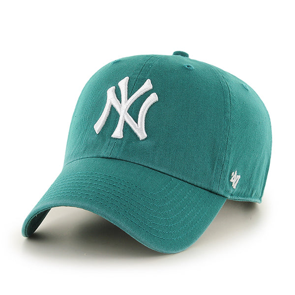 Pictured is this MLB New York Yankees ’47 CLEAN UP cap in green. 1
