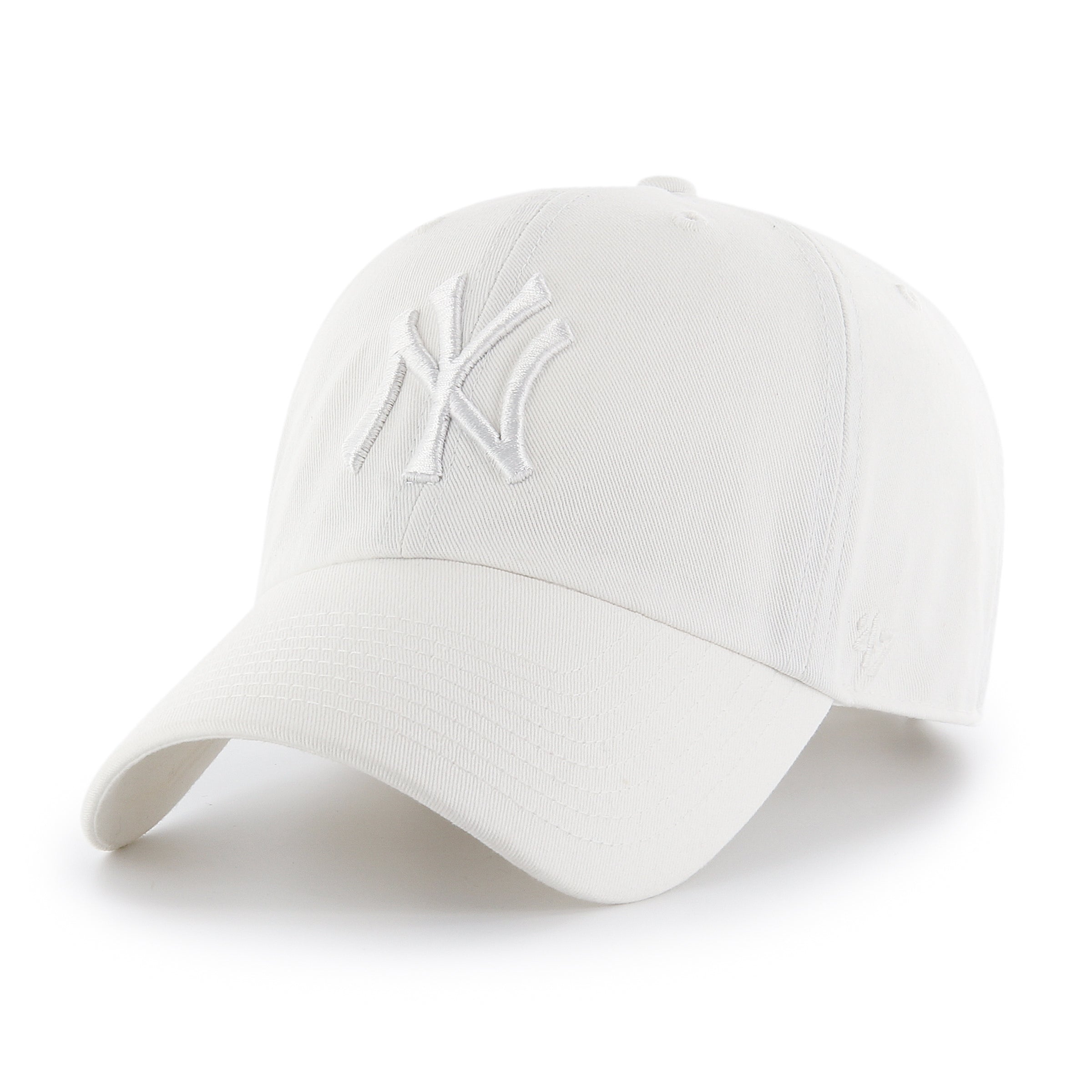 Pictured is this MLB New York Yankees ’47 CLEAN UP cap in white. 1