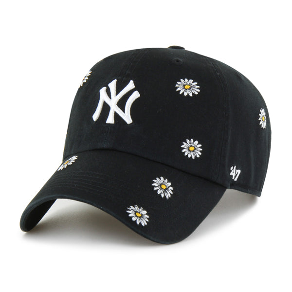 Pictured is this MLB New York Yankees Scatter ’47 CLEAN UP cap in black. 1