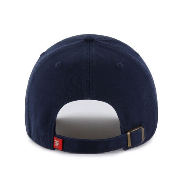 Pictured is this Arsenal FC ’47 CLEAN UP cap in navy. 2
