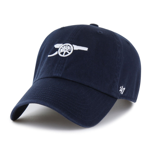 Pictured is this Arsenal FC ’47 CLEAN UP cap in navy. 1