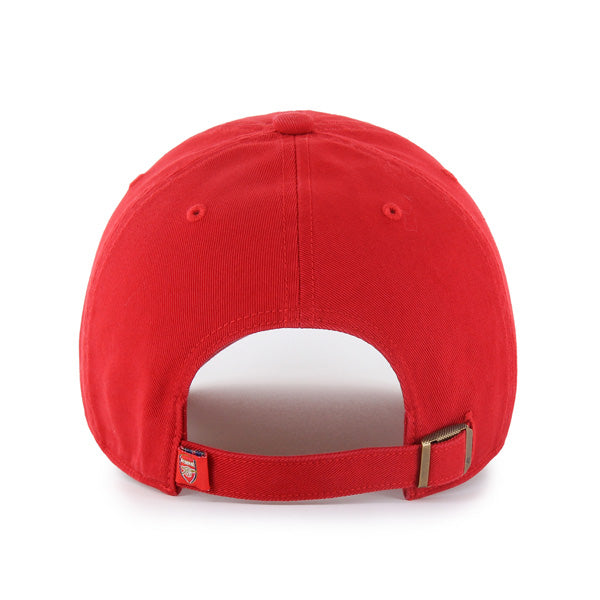 Pictured is this Arsenal FC Kids ’47 CLEAN UP cap in red. 2