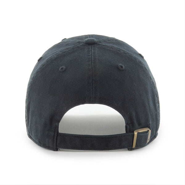 Pictured is this Dog Mum Phrase Base Runner ’47 CLEAN UP cap in black. 2
