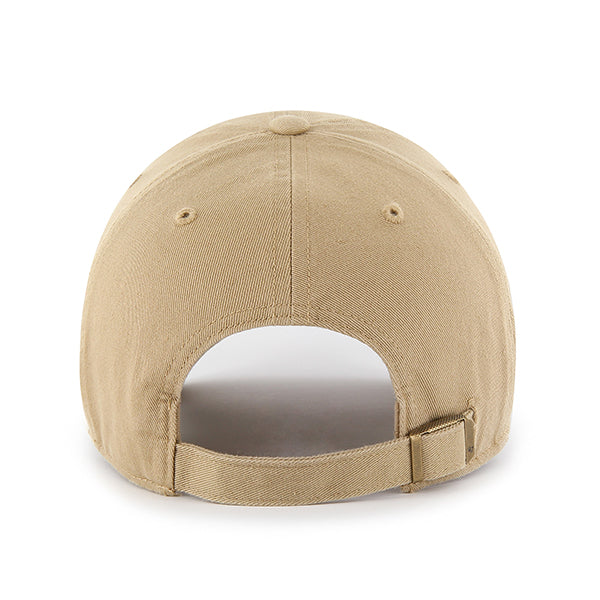 Pictured is this Dog Icon Chocolate Labrador Base Runner ’47 CLEAN UP cap in beige. 2
