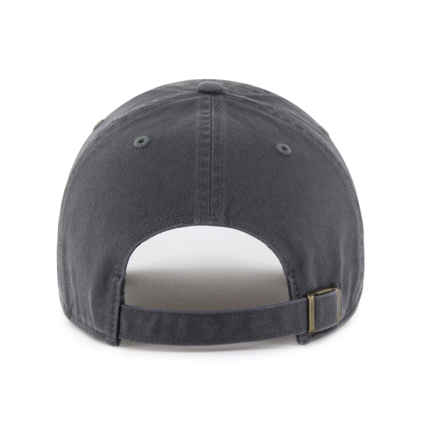 Pictured is this Dog Icon Dobermann Base Runner ’47 CLEAN UP cap in dark grey. 2
