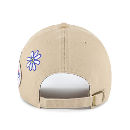 Pictured is this MLB Los Angeles Dodgers Badges '47 CLEAN UP cap in beige/khaki. 2