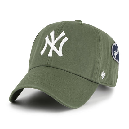 Pictured is this MLB New York Yankees Badges '47 CLEAN UP cap in medium brown. 2