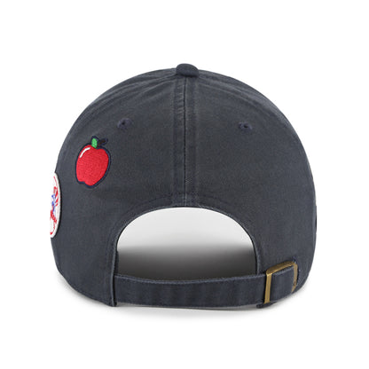 Pictured is this MLB New York Yankees Badges '47 CLEAN UP cap in navy. 3