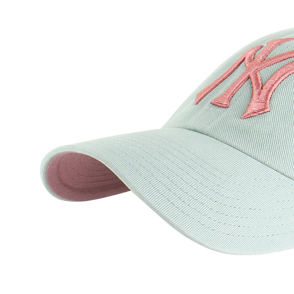 Pictured is this MLB New York Yankees Ballpark '47 CLEAN UP cap in green. 3