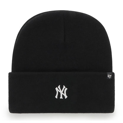 Pictured is this MLB New York Yankees Base Runner ’47 CUFF KNIT beanie cap in black. 1