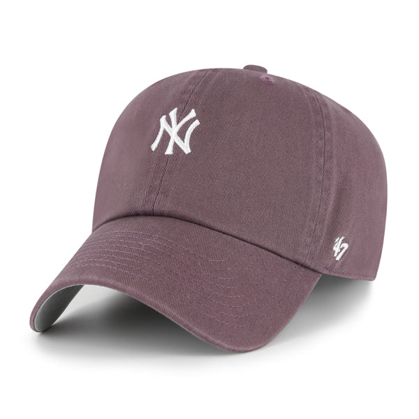 Pictured is this MLB New York Yankees Base Runner ’47 CLEAN UP cap in brown. 1