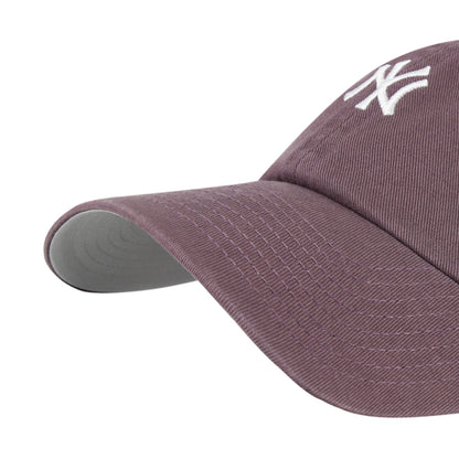 Pictured is this MLB New York Yankees Base Runner ’47 CLEAN UP cap in brown. 3