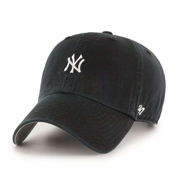 Pictured is this MLB New York Yankees Base Runner '47 CLEAN UP cap in black. 1