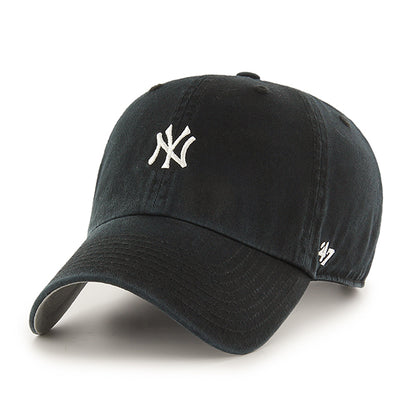 Pictured is this MLB New York Yankees Base Runner '47 CLEAN UP cap in black. 1