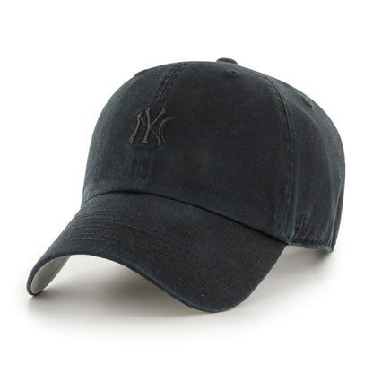 Pictured is this MLB New York Yankees Base Runner '47 CLEAN UP cap in black. 1