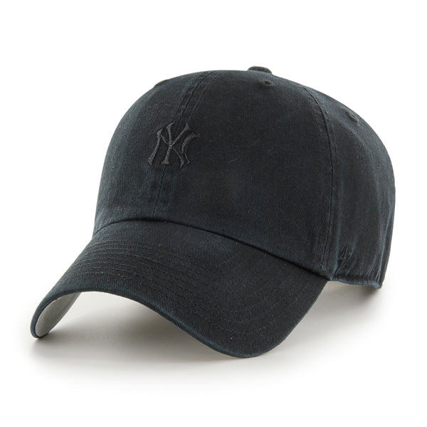 Pictured is this MLB New York Yankees Base Runner '47 CLEAN UP cap in black. 1