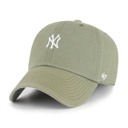 Pictured is this MLB New York Yankees Base Runner ’47 CLEAN UP cap in dark green. 1